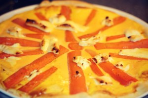 Möhrentarte mit Apfel und Ziegenkäse